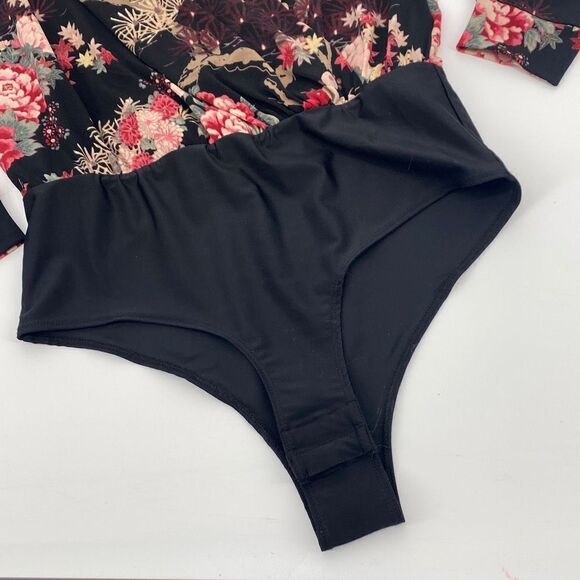 G.I.L.I Floral Jetsetter Cross-over Bodysuit Size XXS‎ / Runs Big - Picture 3 of 14